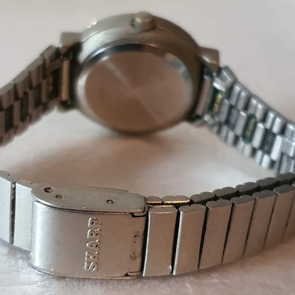 🦋10/$20🦋 Sharp Silver/Goldtone Stainless Steel Date Women's Watch - Picture 3 of 4